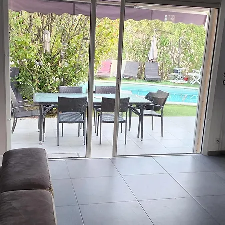 Quarto em Acomodações Particulares Privees Dans Des Lauriers *