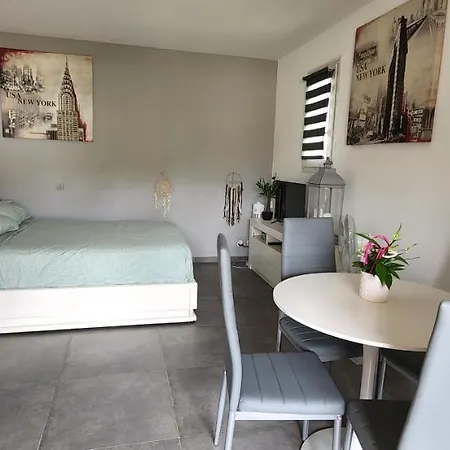 Quarto em Acomodações Particulares Privees Dans Des Lauriers Saint-Raphaël